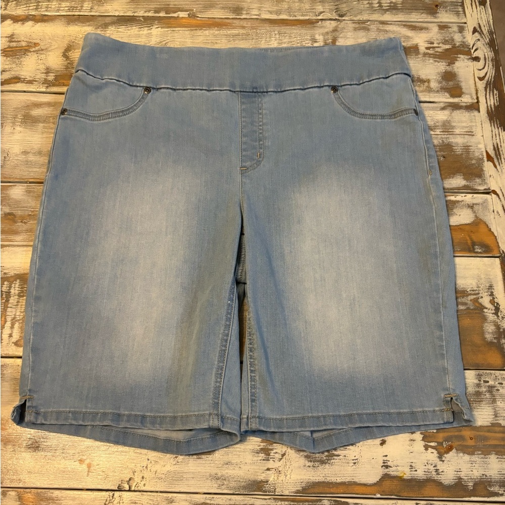 Chico’s Pull On Size 2 (Fits like a 12) Perfect Stretch “Soft” Jegging Shorts
